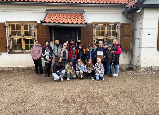 Jesienne barwy dworku w Będominie grafika