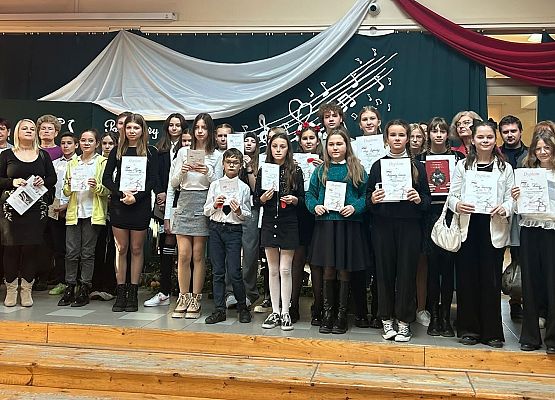 Sukces naszych recytatorek grafika