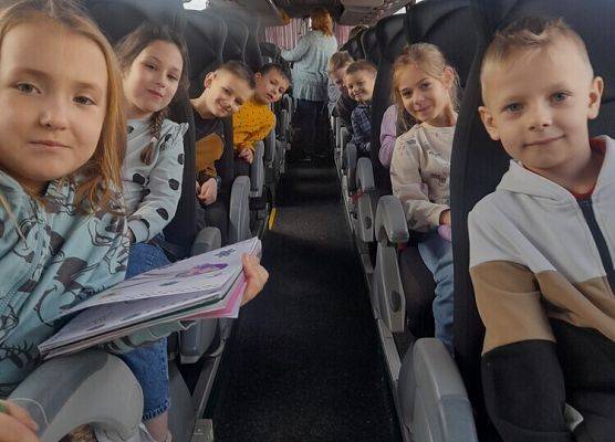 Pierwszoklasiści w Wielkiej Fabryce Elfów grafika