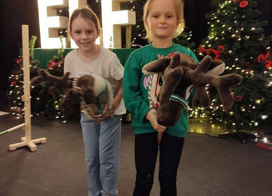 Pierwszoklasiści w Wielkiej Fabryce Elfów grafika