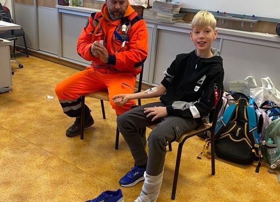 Uczymy się zasad pierwszej pomocy grafika