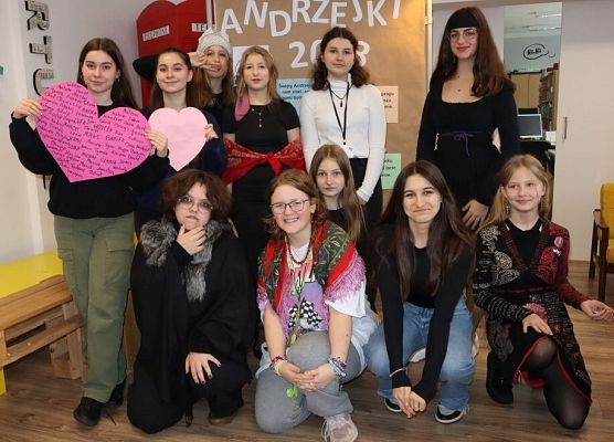 Dziś cień wosku ci ukaże, co ci życie niesie w darze! grafika