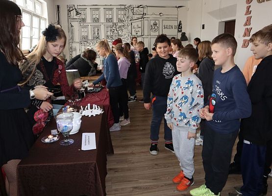 Dziś cień wosku ci ukaże, co ci życie niesie w darze! grafika