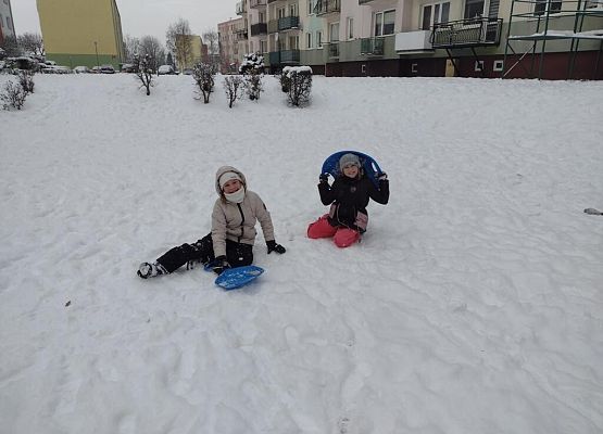 Zajęcia wychowania fizycznego na dworze grafika