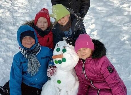 Zajęcia wychowania fizycznego na dworze grafika