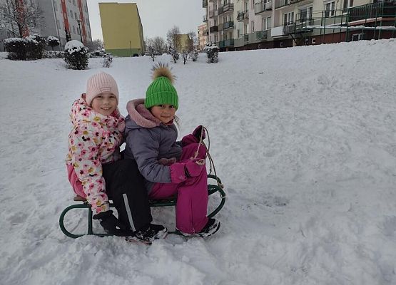 Zajęcia wychowania fizycznego na dworze grafika