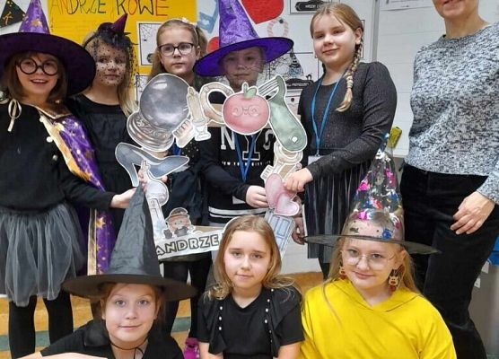 Święty Andrzeju daj nam znać, co się będzie z nami dziać. grafika