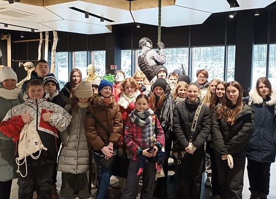 Siódmoklasiści w NFM Production grafika