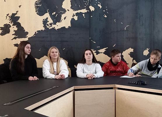 Siódmoklasiści w NFM Production grafika