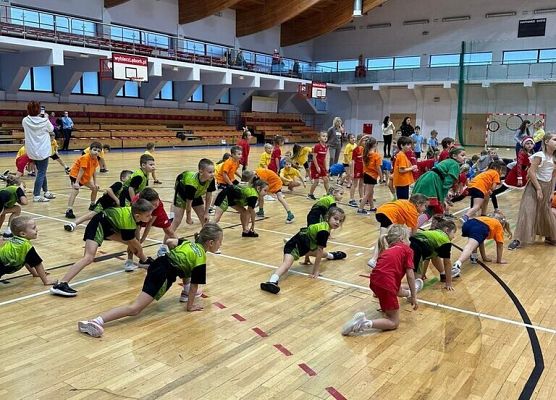 Mikołajkowy Turniej w SP nr 7 grafika