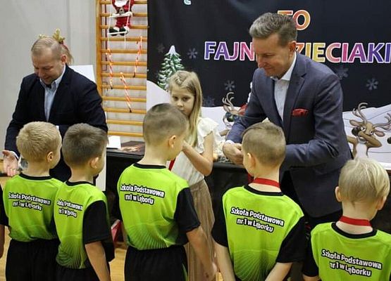 Mikołajkowy Turniej w SP nr 7 grafika