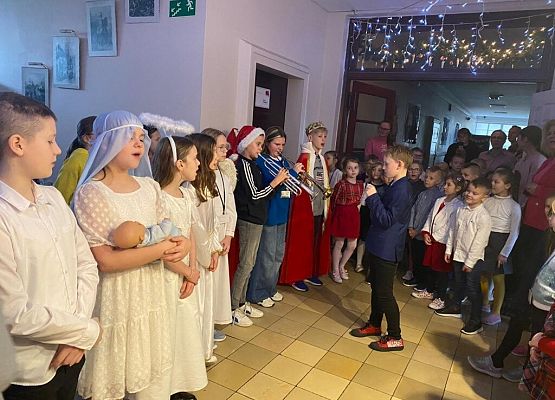 Wspólne kolędowanie w klasach grafika