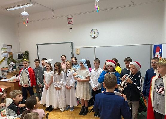 Wspólne kolędowanie w klasach grafika