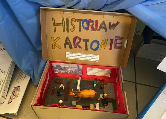 Historia w pudełku grafika