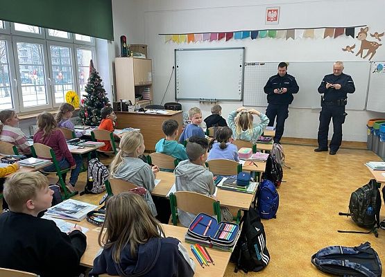 O bezpieczeństwie w czasie ferii grafika