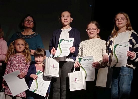 „Zakręć się na maskową wstążkę” – wręczenie nagród i wyróżnień grafika