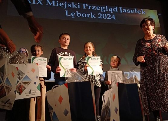 „Zakręć się na maskową wstążkę” – wręczenie nagród i wyróżnień grafika