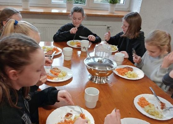 Feryjne zajęcia sportowo - rekreacyjne grafika