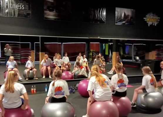 Feryjne zajęcia sportowo - rekreacyjne grafika