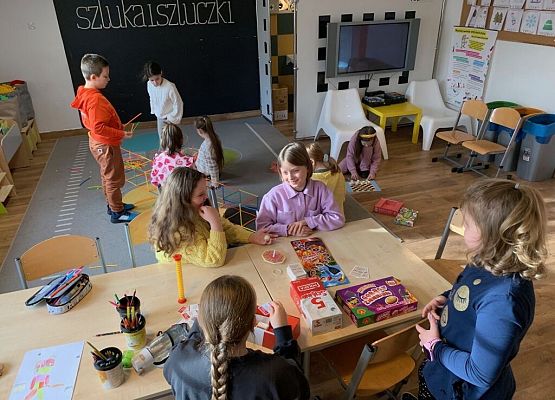 „Gramy i czytamy” - ferie w szkole grafika