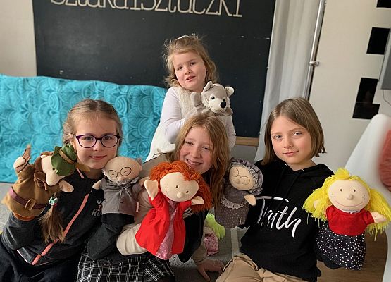 „Gramy i czytamy” - ferie w szkole grafika