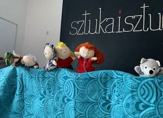 „Gramy i czytamy” - ferie w szkole grafika