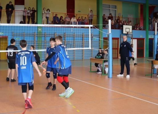 Półfinał wojewódzki w piłce siatkowej czwórek w ramach Igrzysk Dzieci grafika