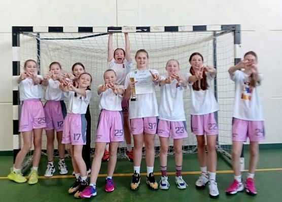 Mistrzynie Powiatu w piłce ręcznej grafika