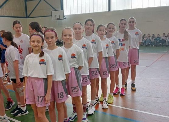 Mistrzynie Powiatu w piłce ręcznej grafika