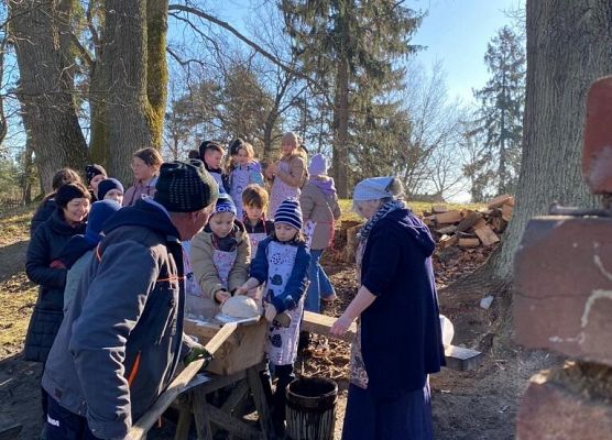 Wokół kuchennego pieca grafika