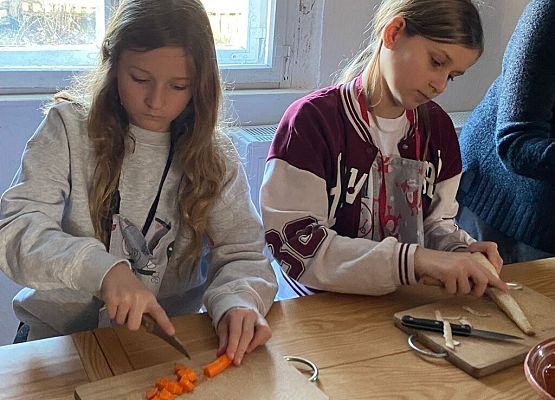 Wokół kuchennego pieca grafika