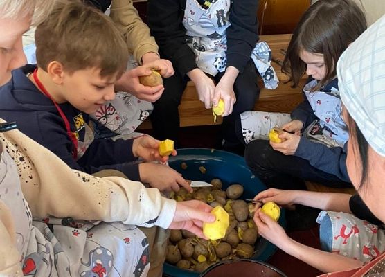 Wokół kuchennego pieca grafika