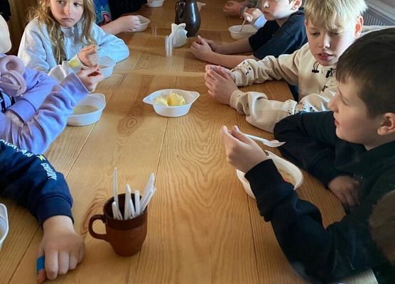 Wokół kuchennego pieca grafika