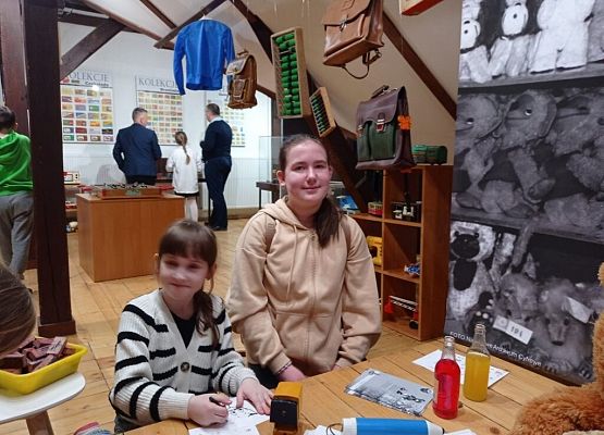Podróż w czasie w lęborskim Muzeum – „Bierki, pchełki czyli heca na czternaście fajerek. Zabawki z czasów PRL” grafika