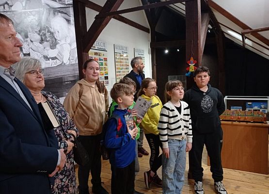 Podróż w czasie w lęborskim Muzeum – „Bierki, pchełki czyli heca na czternaście fajerek. Zabawki z czasów PRL” grafika