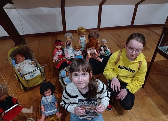 Podróż w czasie w lęborskim Muzeum – „Bierki, pchełki czyli heca na czternaście fajerek. Zabawki z czasów PRL” grafika