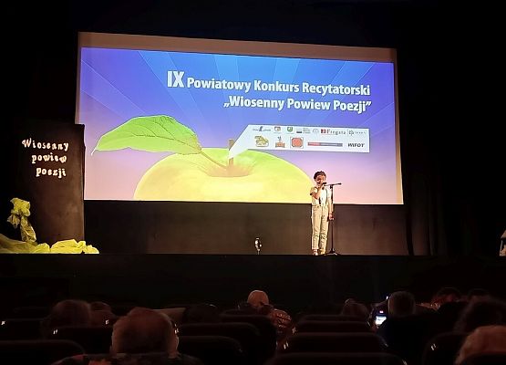 Recytatorski sukces naszej siódmoklasistki grafika