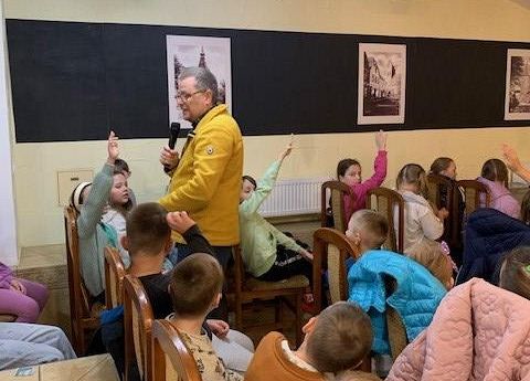 Spotkanie autorskie w lęborskiej bibliotece grafika