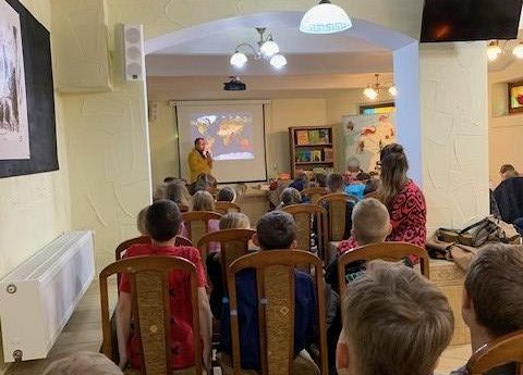 Spotkanie autorskie w lęborskiej bibliotece grafika