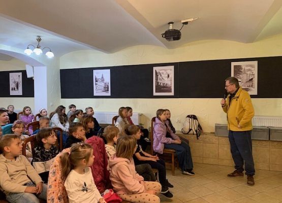 Spotkanie autorskie w lęborskiej bibliotece grafika