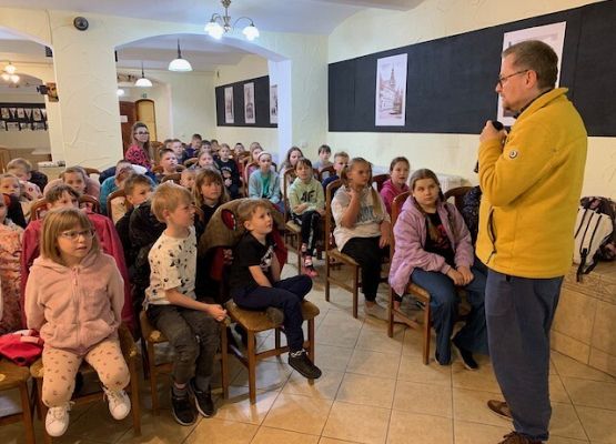 Spotkanie autorskie w lęborskiej bibliotece grafika