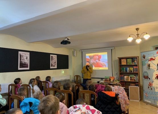 Spotkanie autorskie w lęborskiej bibliotece grafika