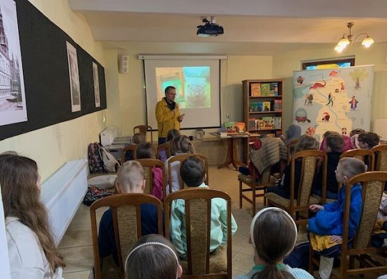 Spotkanie autorskie w lęborskiej bibliotece grafika