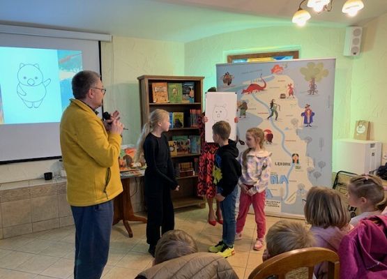 Spotkanie autorskie w lęborskiej bibliotece grafika