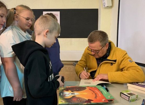 Spotkanie autorskie w lęborskiej bibliotece grafika