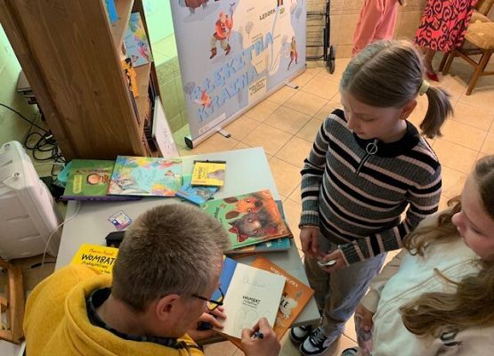 Spotkanie autorskie w lęborskiej bibliotece grafika