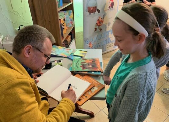 Spotkanie autorskie w lęborskiej bibliotece grafika