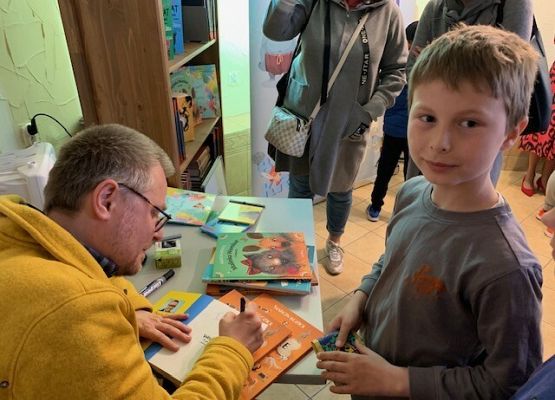 Spotkanie autorskie w lęborskiej bibliotece grafika