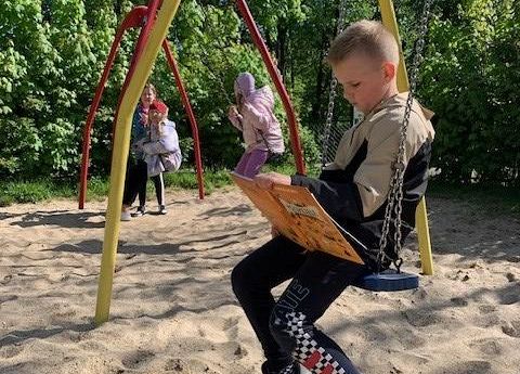 Spotkanie autorskie w lęborskiej bibliotece grafika