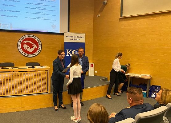 Uroczystość wręczenia zaświadczeń Laureatom grafika